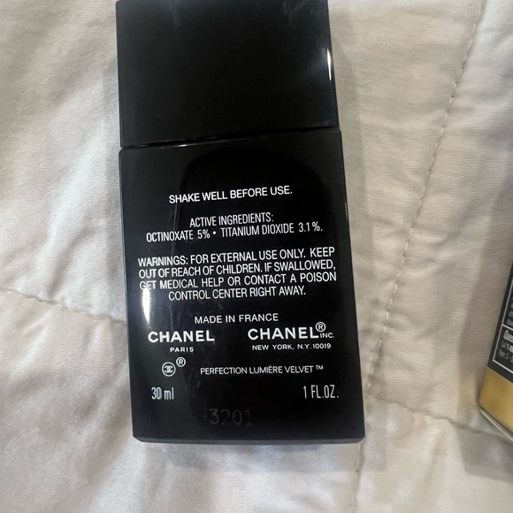 Chanel Perfection Lumière Velvet Makeup
30 Beige - Picture 3 of 6